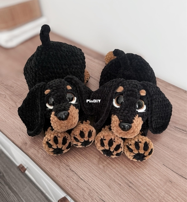 Barunka Crochet - Dachshund lovey.jpg