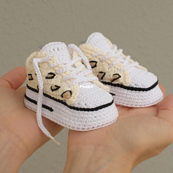 leopard_baby_booties_crochet_pattern_1_medium2.jpg