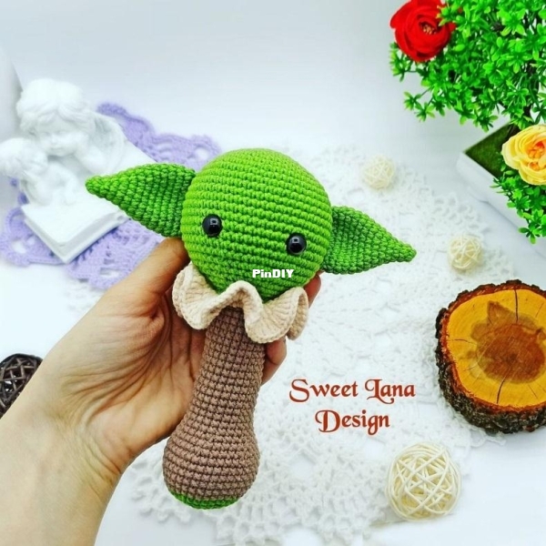 Sweet Lana Design US - Alexander - Svetlana Matveeva - Baby Yoda Rattle - English