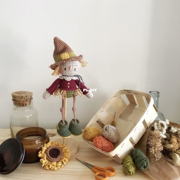 Valentin Crochet - Valentin Carlettini - Antonio the scarecrow - English