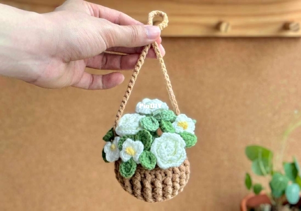 White Roses Basket.jpg