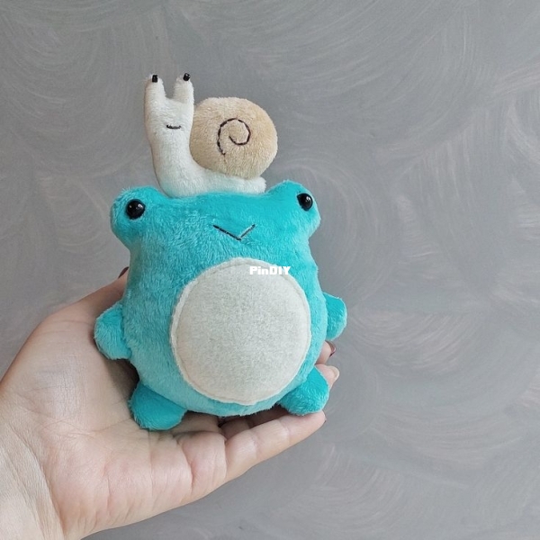 Frog with Snail by Jane Magic Craft2