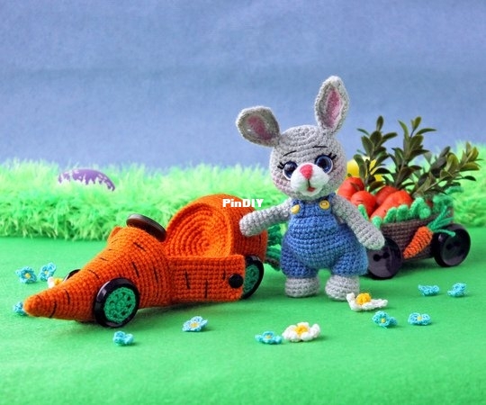 easter-bunny-with-a-personal-carrot-car-1104996596-540x450.jpg
