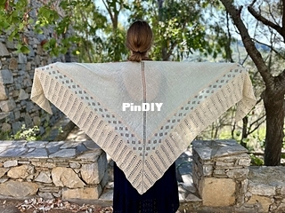 Knitted_lace_shawl_with_beads_small2.jpg