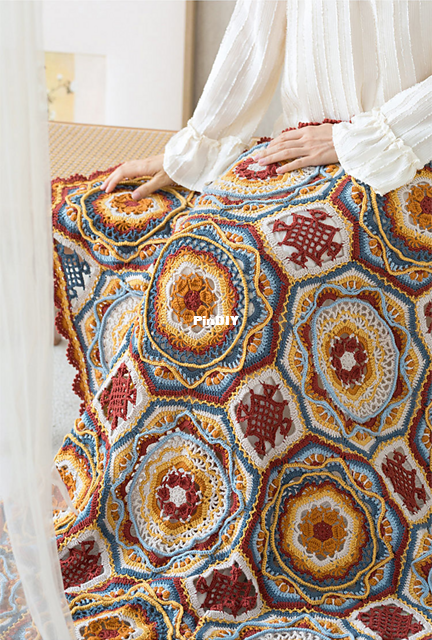 Susan's Family Tuanhua Fortune Knot Wool Blanket 1.png