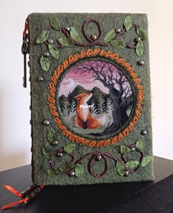 2022-11-20 Modern Fox - VladaStitch - 40ct Verdal - Tent - as cover of book.jpg