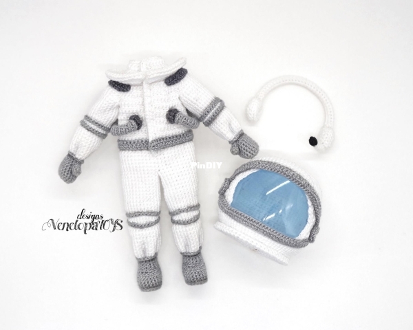 Venelopa Toys - Svetlana Udalchikova - Astronaut costume - English