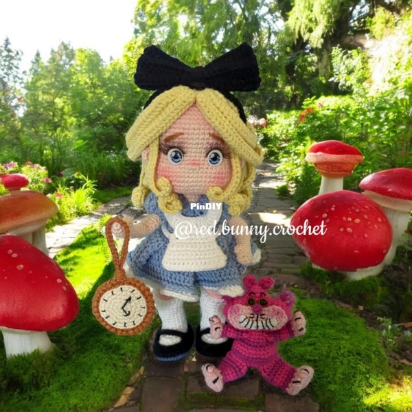 Red Bunny Crochet - Alice in Wonderland - Bonus Watch and Cheshire_01.jpg