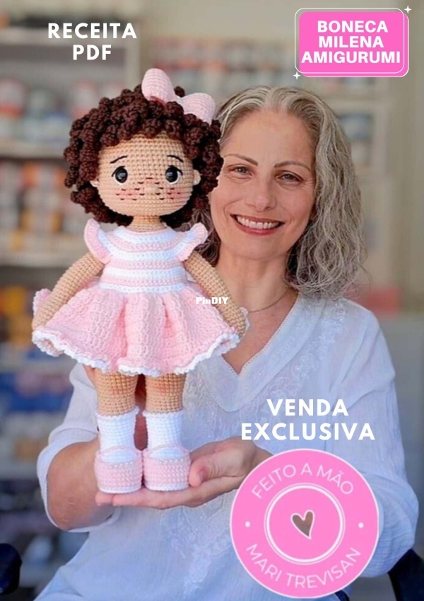 Feito a Mão -  Artesã Mari Trevisan - Boneca Milena 38cm - Português