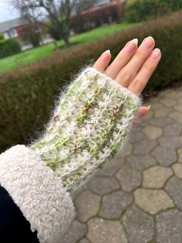Fingerless Gloves 1.jpg