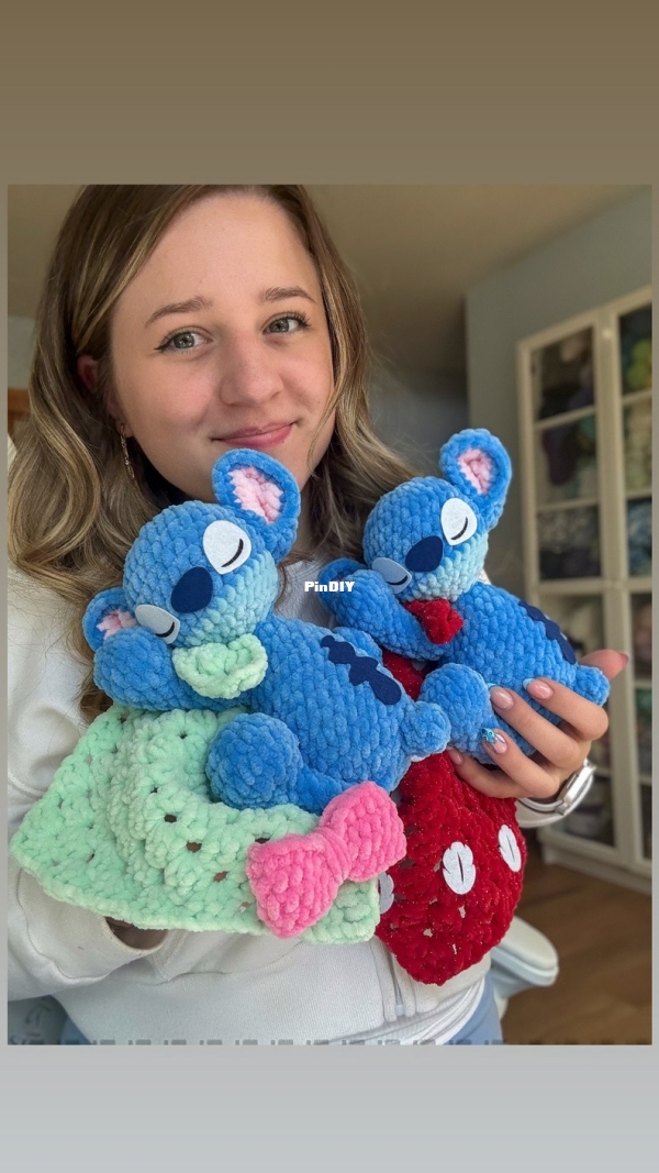 Crochet Grove - Anabelle Mcelhaney - Sleepy Blue Alien - English