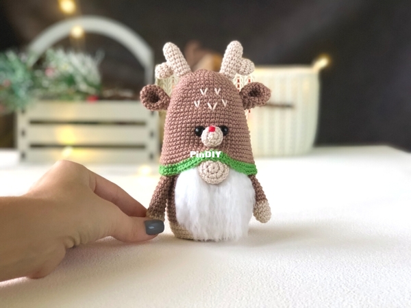 Vinera Eyer - Crochet Street - Vinera Kapustkina  Oxana - Deer gnome - English