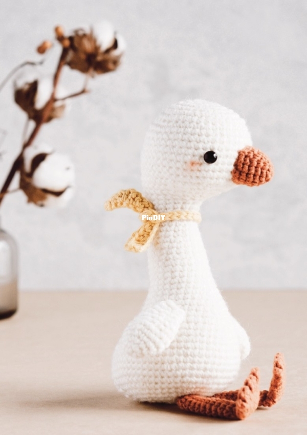 ElisetheGoose - HelloLadyEllie.jpg