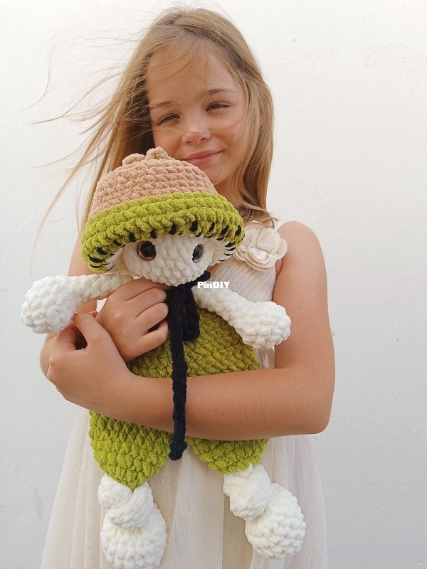 Mimi Magic Crochet Art - Monika Peshtani - babykiwi.jpg