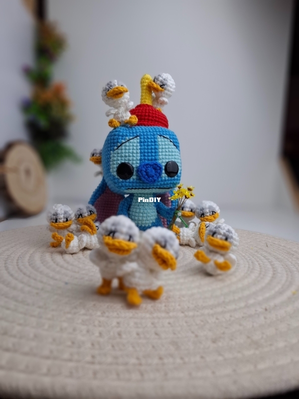 Crochêeeu - Bruna Nascimento - E-Book Stitch e Patinhos - Portuguese