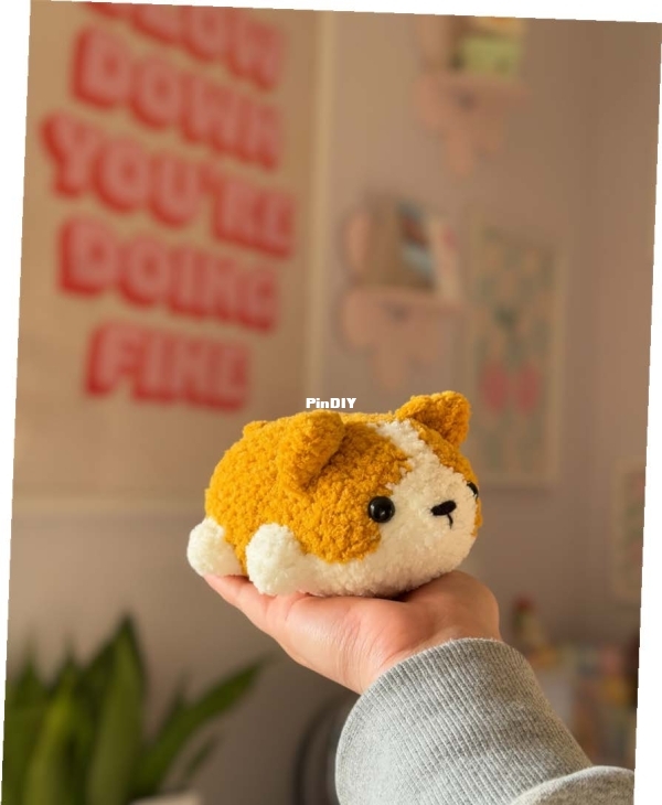 Beccis Plushies - Rebecca Müller - Fluffy Loaf Corgi.jpg