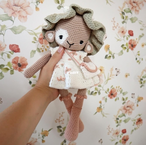Pense Bonheur - Marina - Goat Girl.jpg