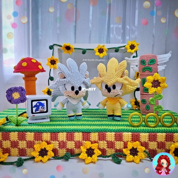 Ateliê Danielle Magalhães - Danielle Magalhães - Silver the Hedgehog - English
