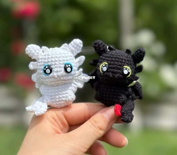 lamagurumi - toothless and light fury.jpg
