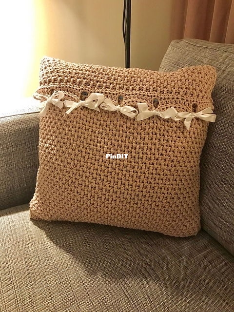 Very_nice_Pillow_2_medium2.jpg