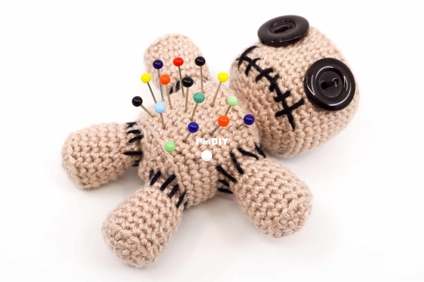 Amigurumi-Voodoo-Doll-Pincushion.jpg
