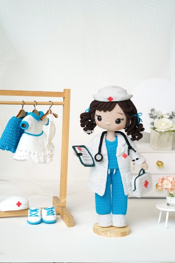 Chik-Chik Handmade - Thuy Trang - Helen the Nurse 30cm - English