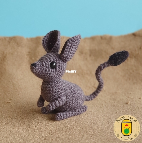 Neith Sand Crochet - Claire Péaud - Suna the Desert Mouse - French