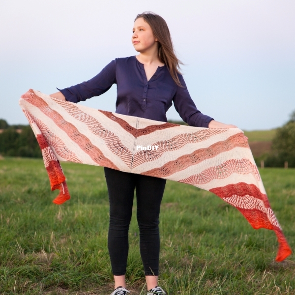 Highlands_Sunset_Shawl_05.jpg