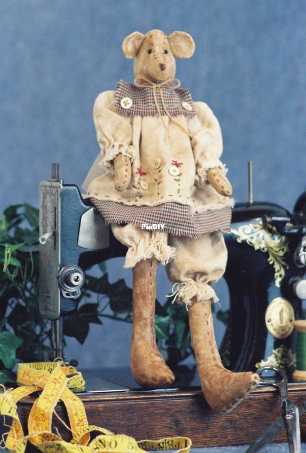 Fruitfull Hands Sarah Country Girl Bear Pattern