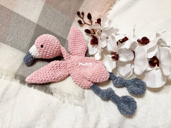 Amigurumka-Sydorenko Olena - flamingo comforter.jpg