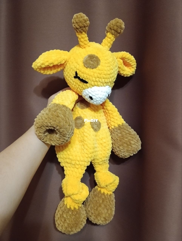 Amigurumka-Sydorenko Olena - giraffe comforter.jpg
