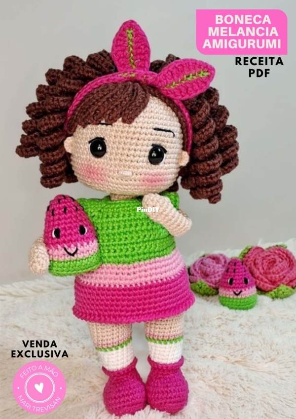 Feito a Mão - Mari Trevisan - Boneca Melancia 25cm - Portuguese