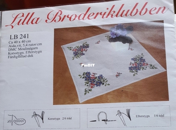 Svarta Faret LB241 Spring Table Topper_1.jpg