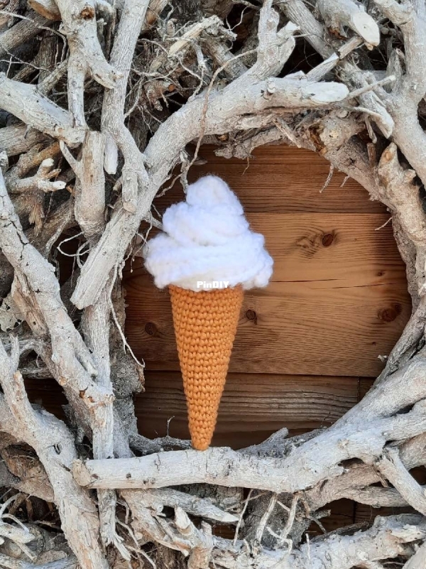 Yvonne's Soft IJsje Copyright Yvonne Blanker (1).jpg