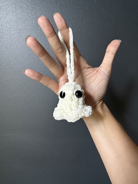 Get to Hooking Crochet - Mini Ghost_01.JPG