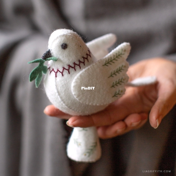 Felt_Dove_Tree_Topper_2.jpg