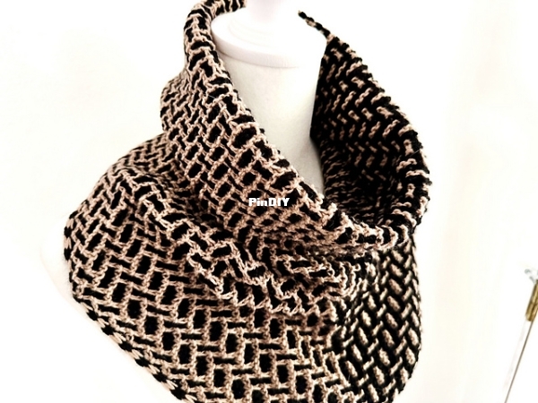 Mirage Herringbone Cowl3.jpg