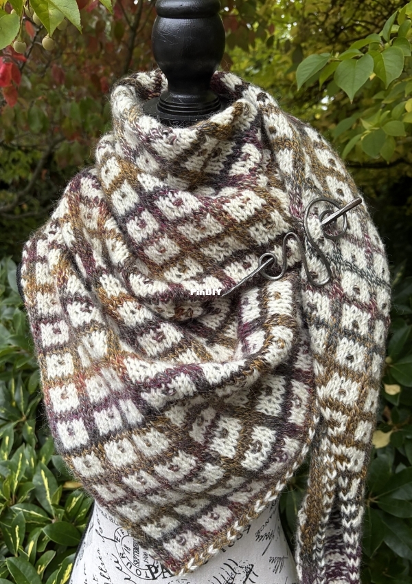 Raven Windowpanes Marron3.jpg