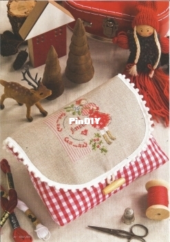 CPDC 115_Pochette cadeau de Noël à broder_Aurelle (2).jpg