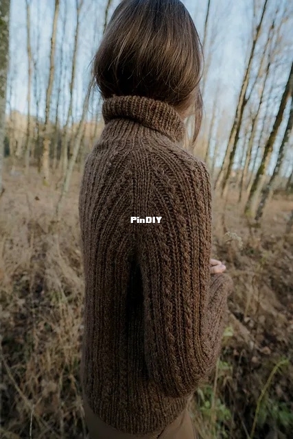 Oakwood Raglan by Lív Ulven .jpg