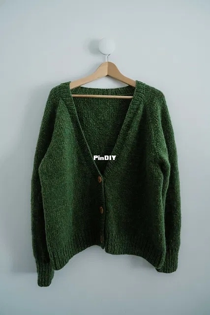 Wayfarer Cardi V by Lív Ulven .jpg