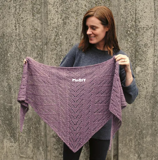 Screenshot 2025-12-02 at 09-34-57 【New msg】Low Tide Shawl by Rachel Illsley-Kn.png