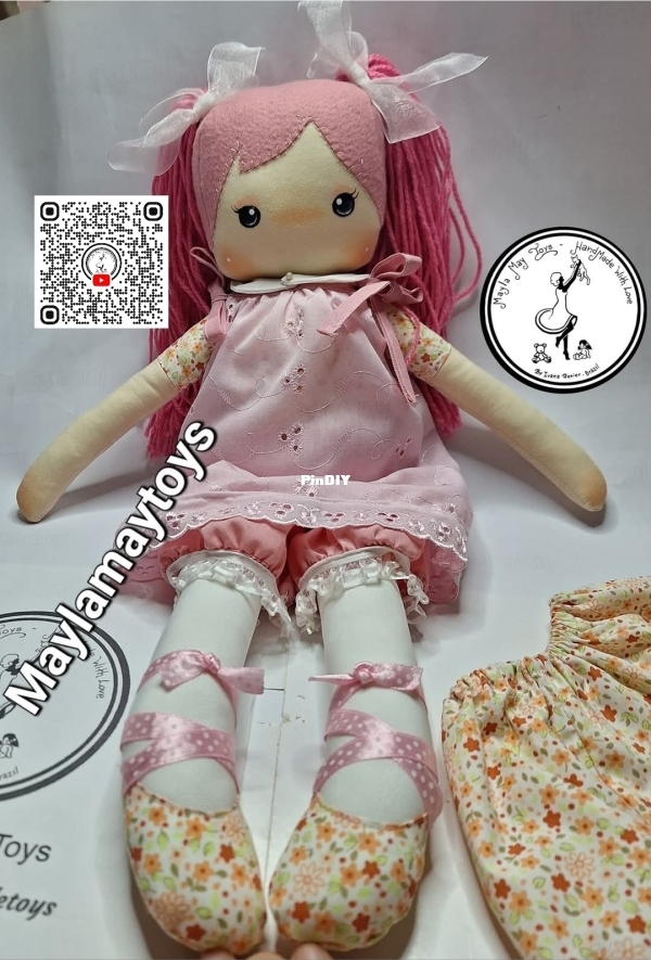 Boneca de tecido para brincar