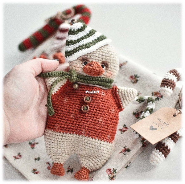 Straw Animals - Gingerbread Goosie.jpg
