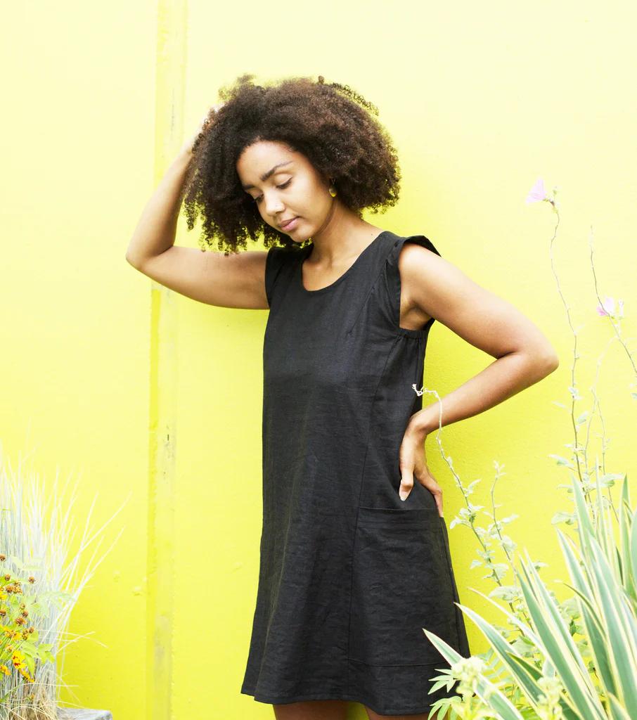 black_mini_close_cropped_1024x1024.webp