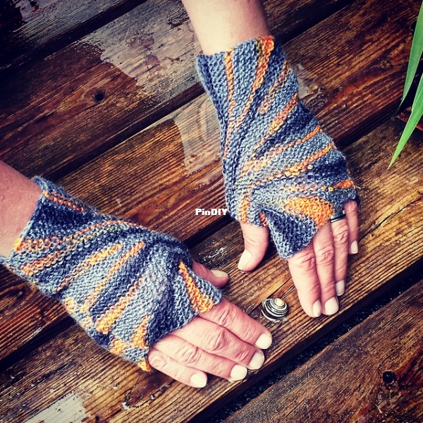 Starburst Mitts by Sybil R.jpg