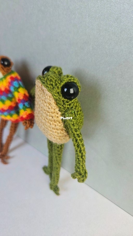 ALivelyLittleToadCrochetPattern-2LegStyles-compressed1.jpg