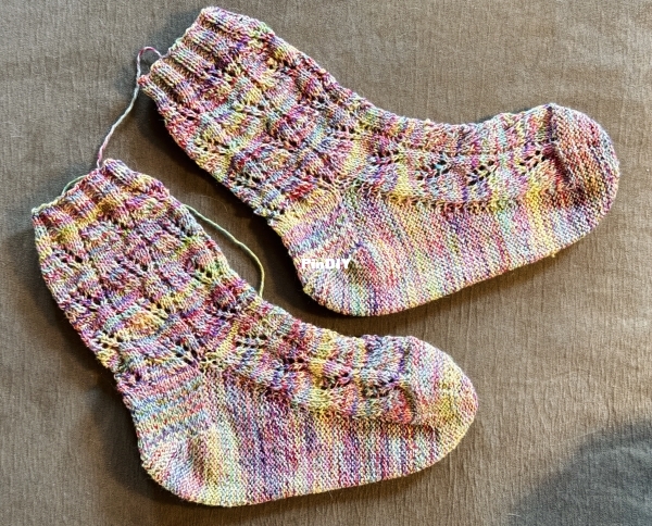 Wheat lace socks