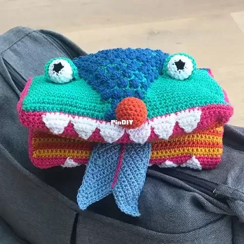 haakpatroon-grote-vriendelijke-monster-luiertas.webp