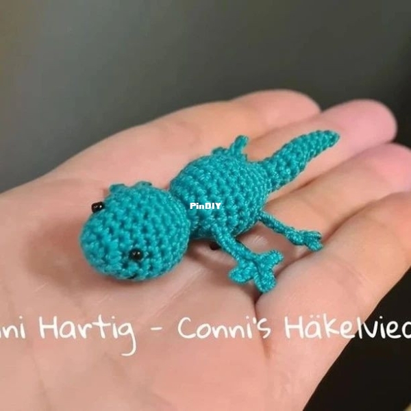 blue-lizard-crochet-pattern-1692716716.jpg